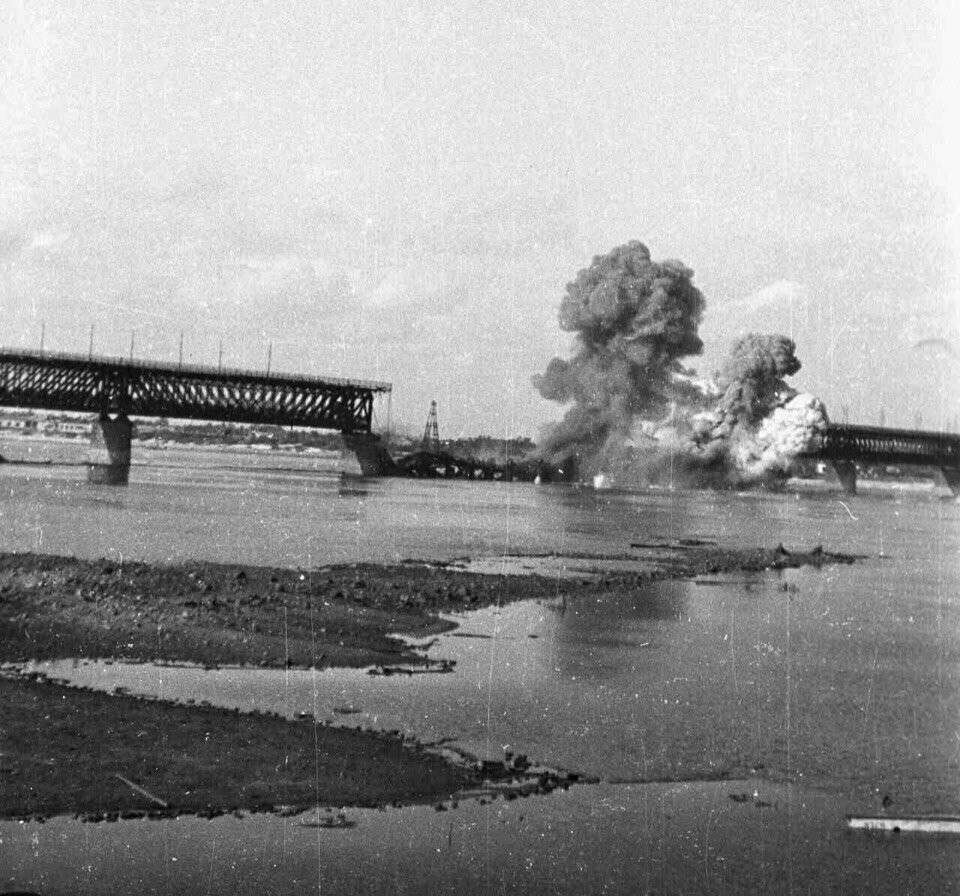 Фото Амурского моста во время войны