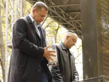 В Днепре почтили 80-ю годовщину массового расстрела евреев (6)