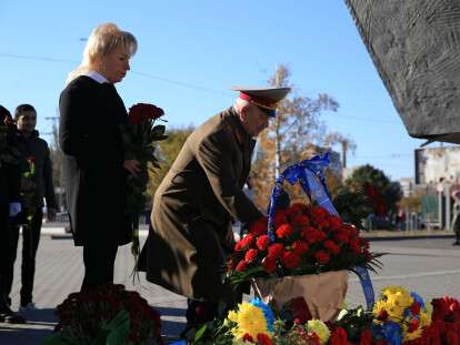 25.10_Покладання квітів16