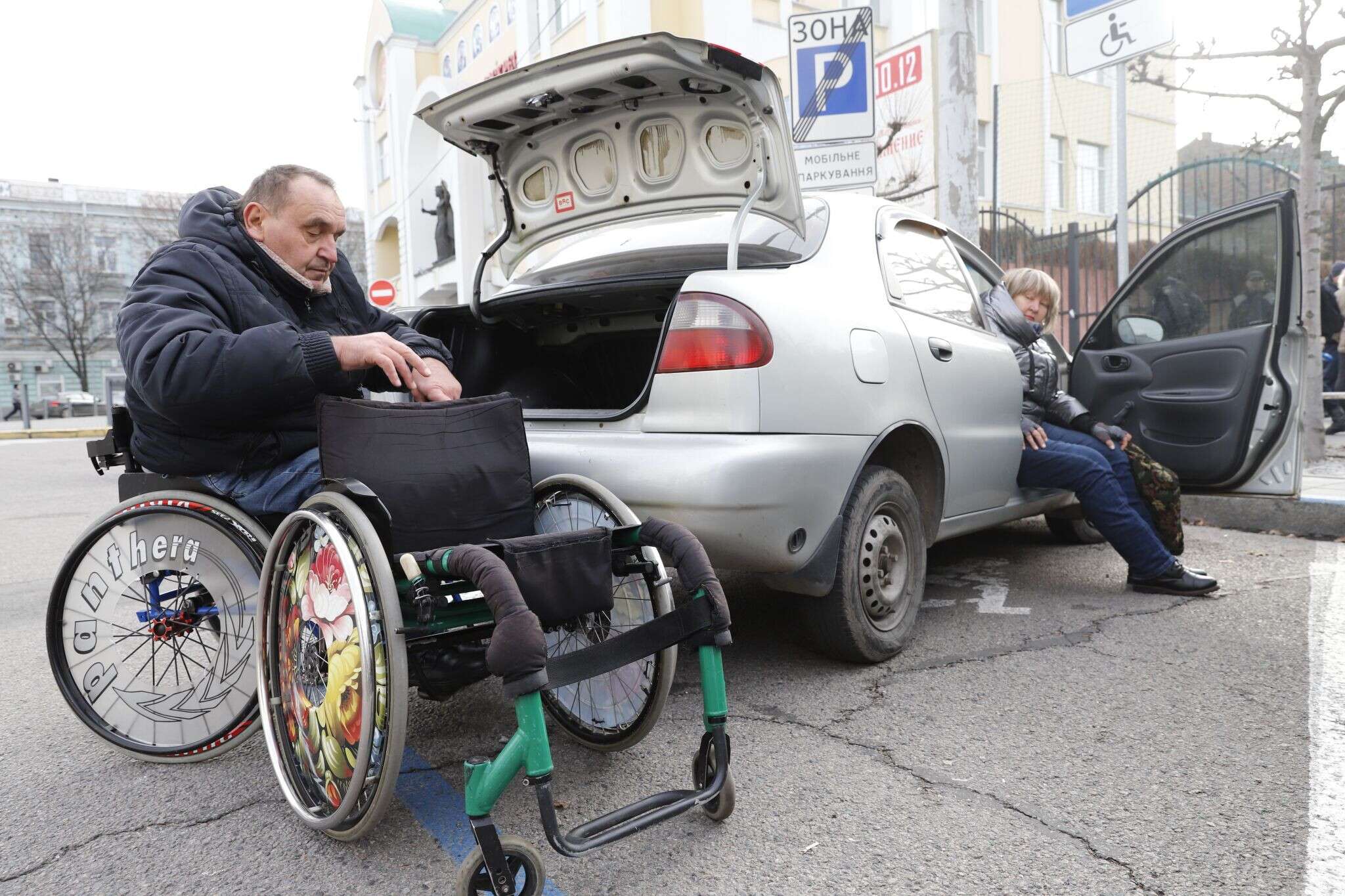 Парковка для людей с инвалидностью (2)