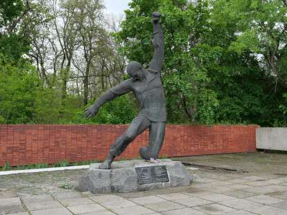 Игрень памятник