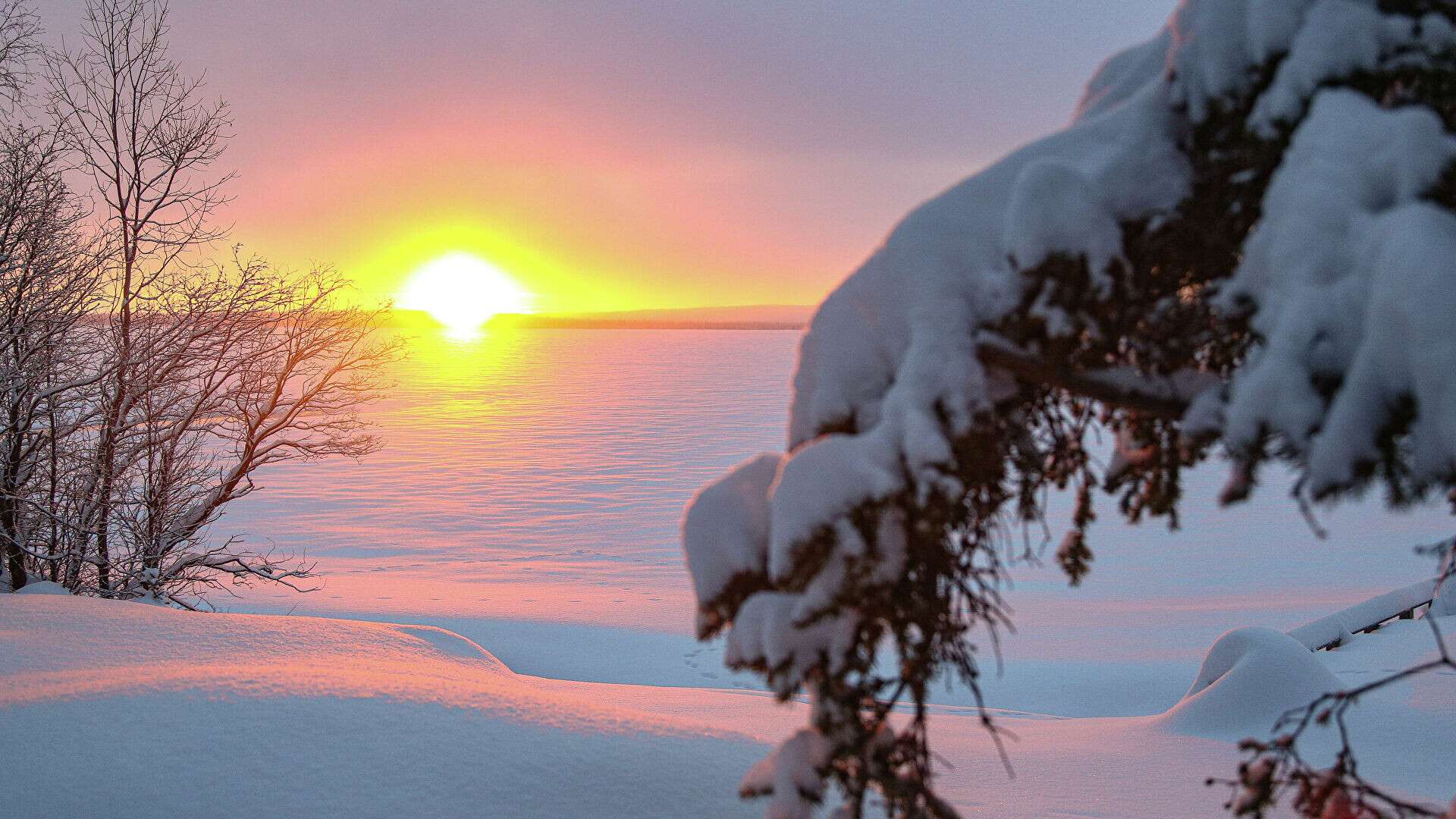 Самый короткий зимний день. Зимнее солнцестояние. Зимнее солнцестояние фото. День зимнего солнцестояния. Солнечный зимний день картинки.