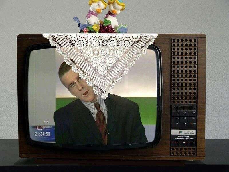 шапочка на телевизоре