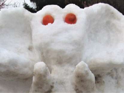 слон из снега