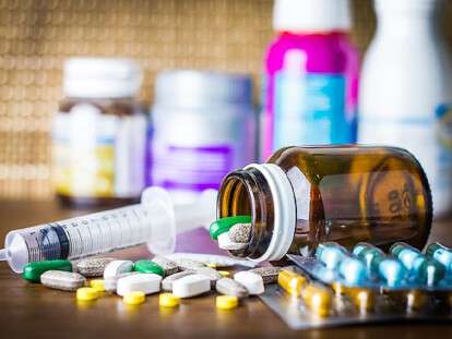 выбросили лекарства