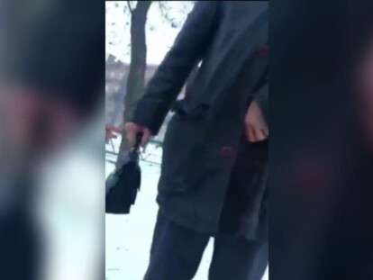 пенсионер приставал к девочкам