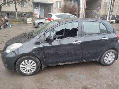 в Днепре хулиганы крушат стекла авто