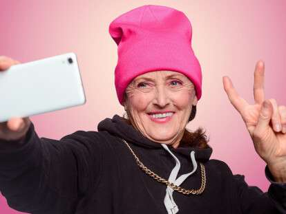 бабушка и смартфон