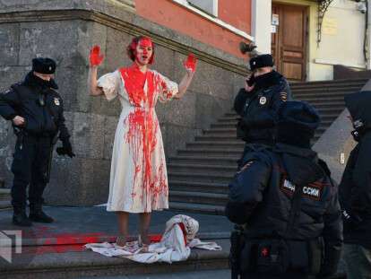 девушка в белом платье