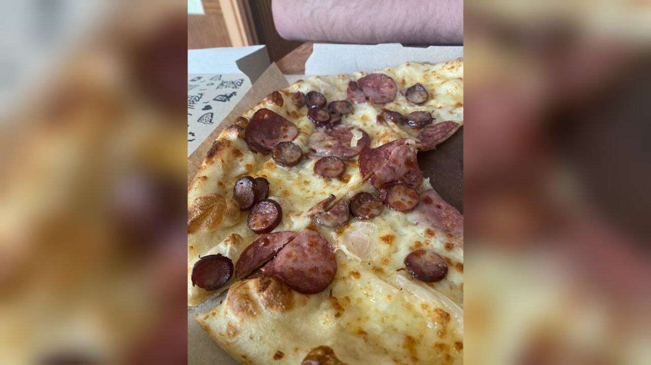 В Днепре в популярном заведении IQ PIZZA продают пиццу с кусками сала и  отвратной колбасой - Новости Днепра | Дніпровська порадниця