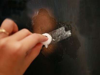 ochistka-okna-ot-skotcha