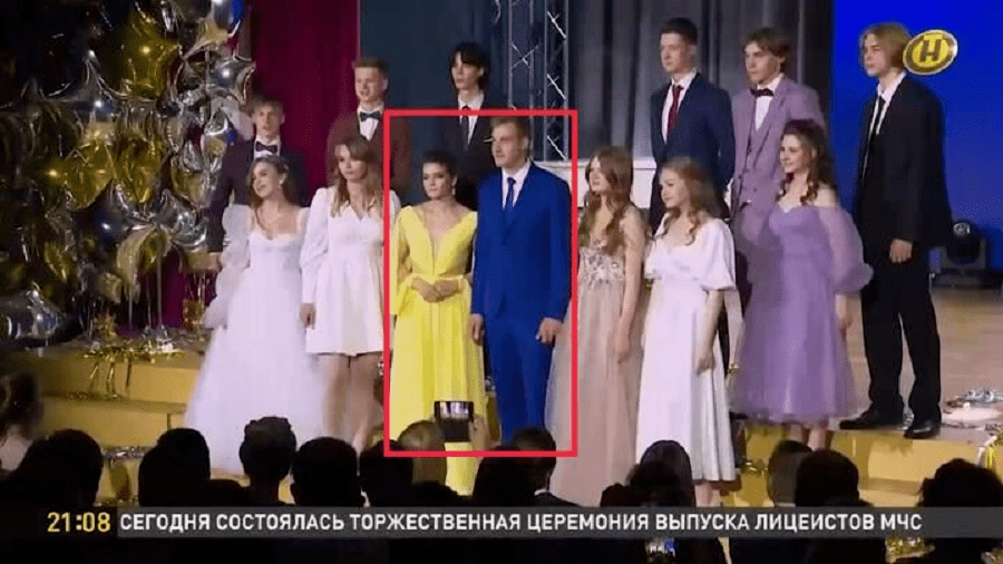 сын Лукашенко с одноклассницей поддержали Украину