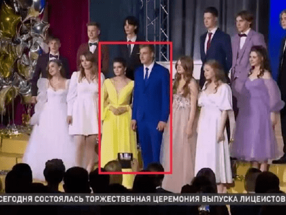 сын Лукашенко с одноклассницей поддержали Украину