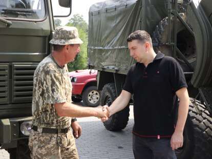 EA0B3E21-5DF5-418E-8EC4-0F5A2E54343D