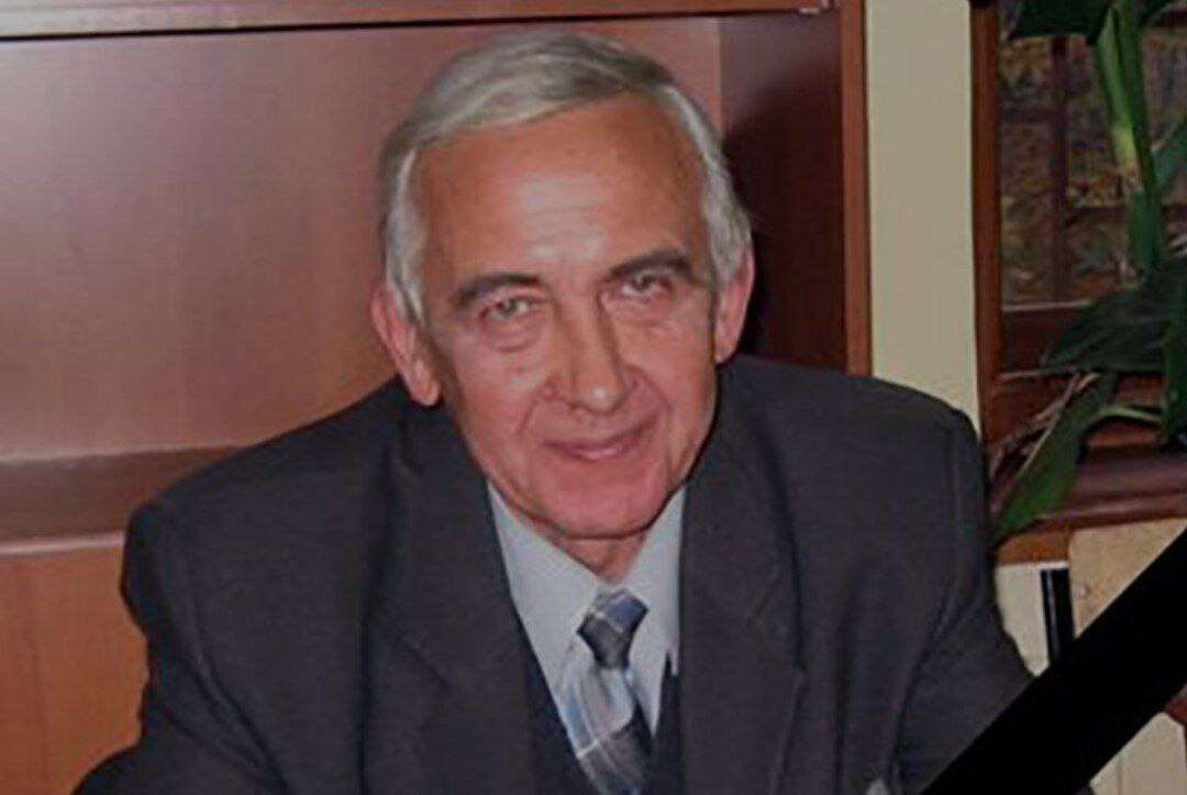 декан умер