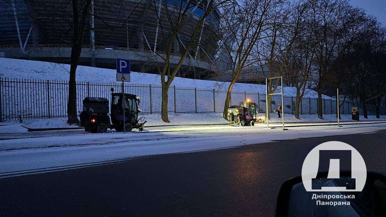 Снігопад у Дніпрі. Що відбувається на вулицях міста (фото)