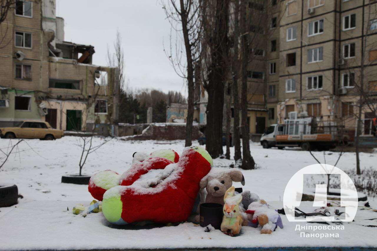 В Днепре во взорванном вражеской ракетой доме в одном из уцелевших  подъездов заменят лифт | Дніпровська порадниця