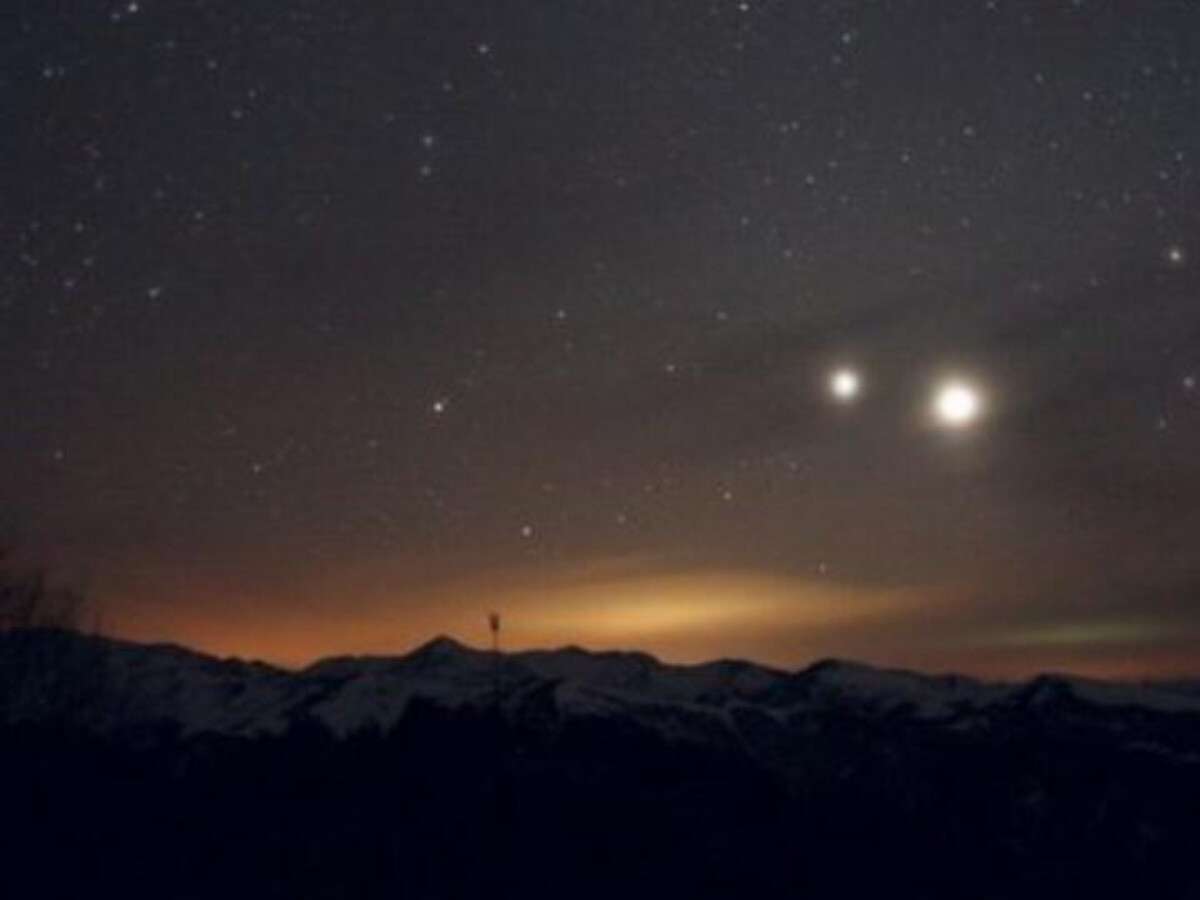 2 звезды на западе. созвездие ориона в южном полушарии. 2 звезды на западе. звезда с неба. неопознанный объект в небе.