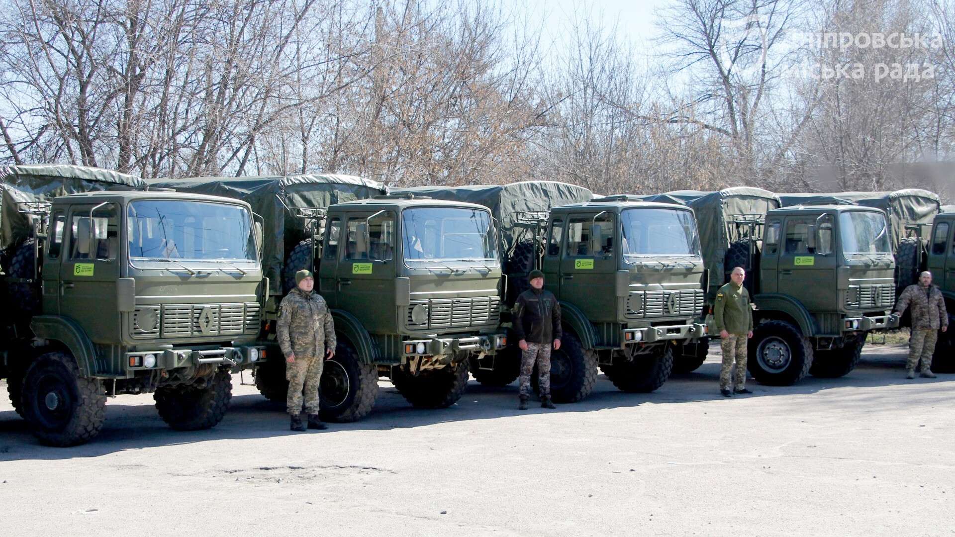 Дніпро доправив військовим на передову чергову партію вантажівок високої прохідності (Фото)