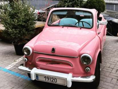 У Дніпрі горбатий Запорожець перетворили у артоб'єкт