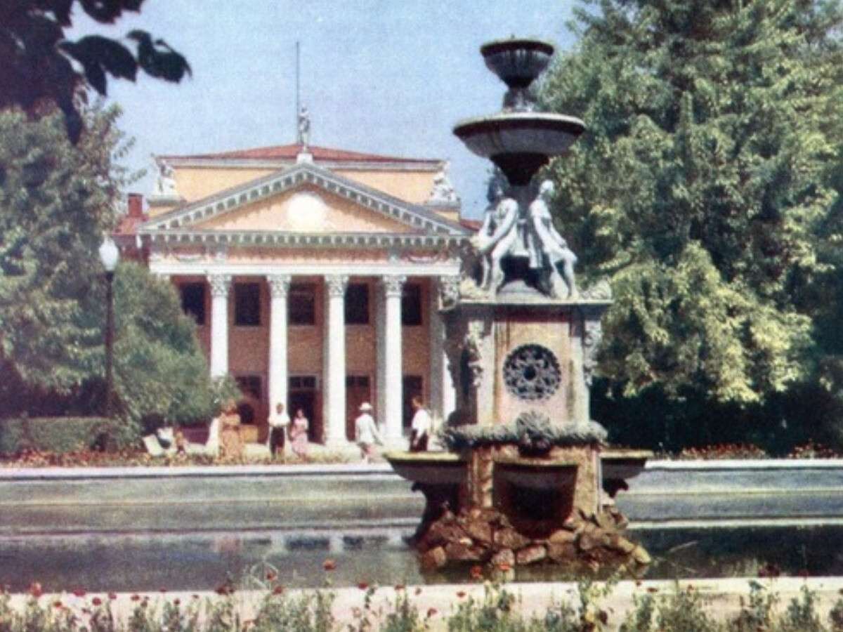 фонтан палац