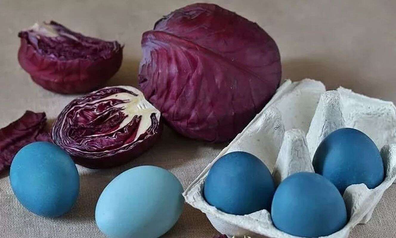Яйца крашенные в вине красном