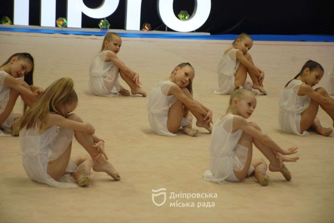 Це найяскравіше спортивне свято за останні 1,5 роки. У Дніпрі пройшлов всеукраїнський турнір з художньої гімнастики (фото)