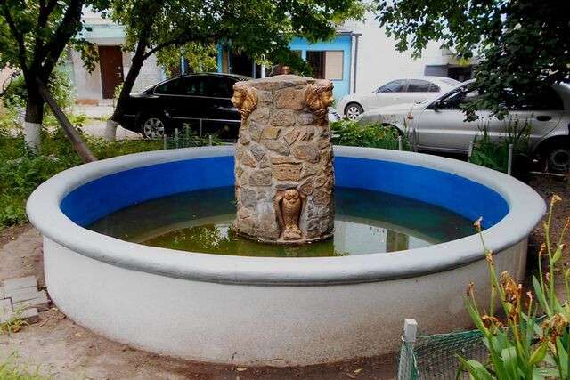 фонтан з водою