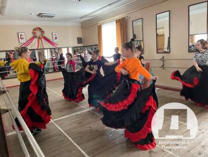 які гуртки працюють у Дніпрі