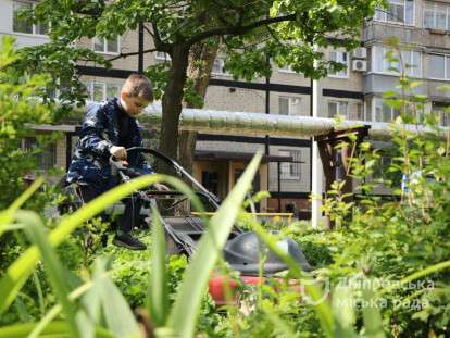 мешканці Дніпра вийшли на суботник