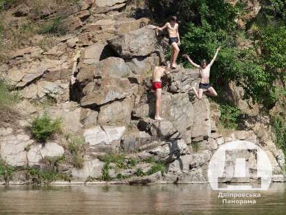У Дніпрі відкрили купальний сезон кар'єрі