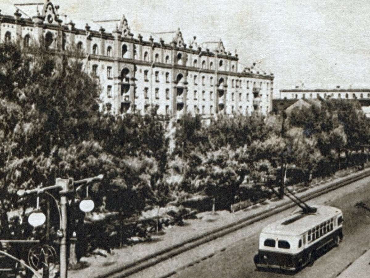 Знаменитый кривой дом в Днепре: как строили советский ампир 70 лет назад  (фото, видео) | Дніпровська порадниця