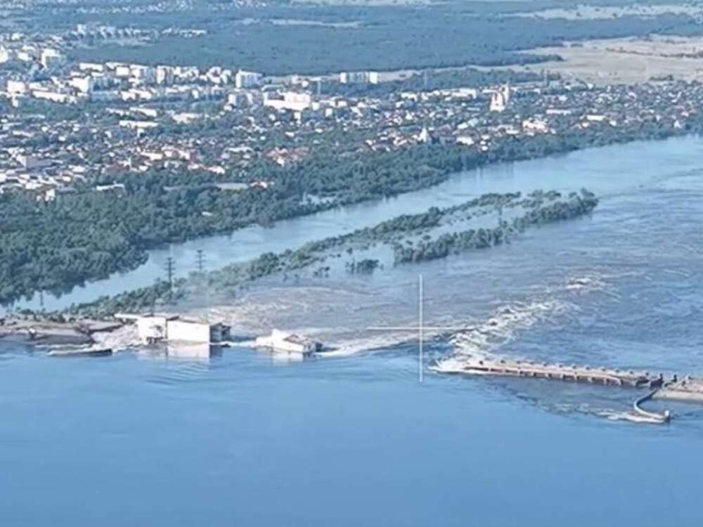 ворог підірвав Каховську ГЕС