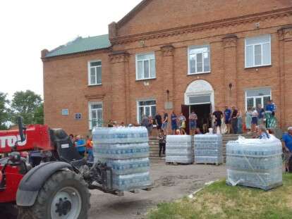 роздача води у Нікополі після екологічної катастрофи