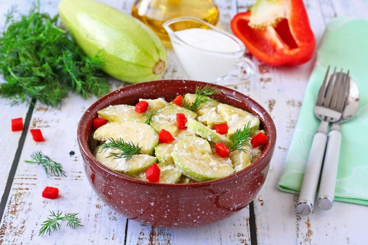 Нежные, полезные и очень вкусные: тушеные кабачки в сметане | Дніпровська  порадниця