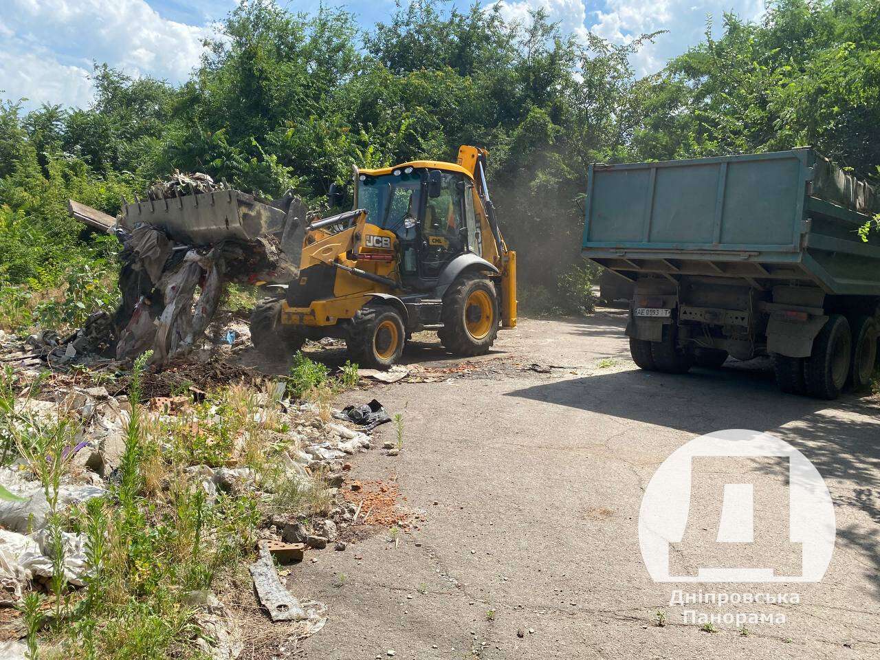 Ліквідовують сміттєзвалище