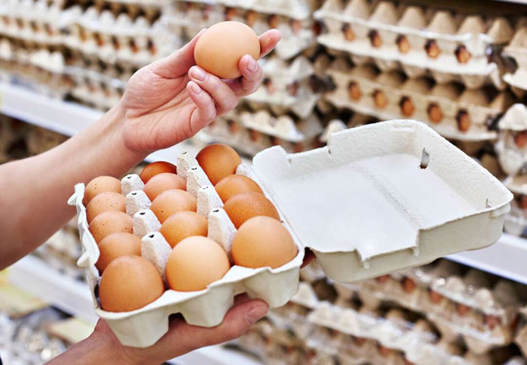 Яйця в магазині