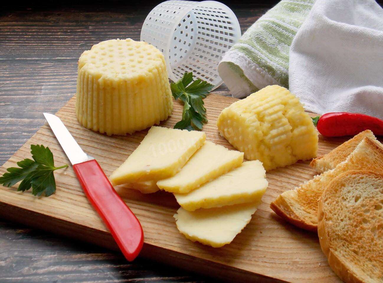 Как делается сыр. Домашний сыр. Сыр домашний деревенский. Сливочный домашний сыр. Сыр из творога.