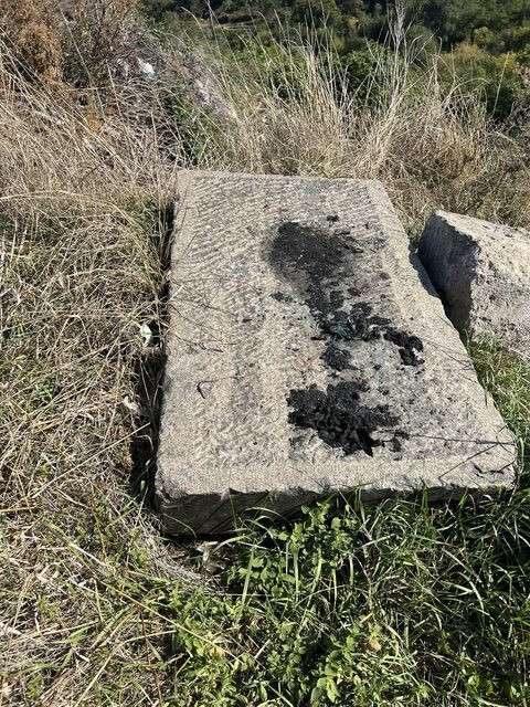 старинная могильная плита Днепр