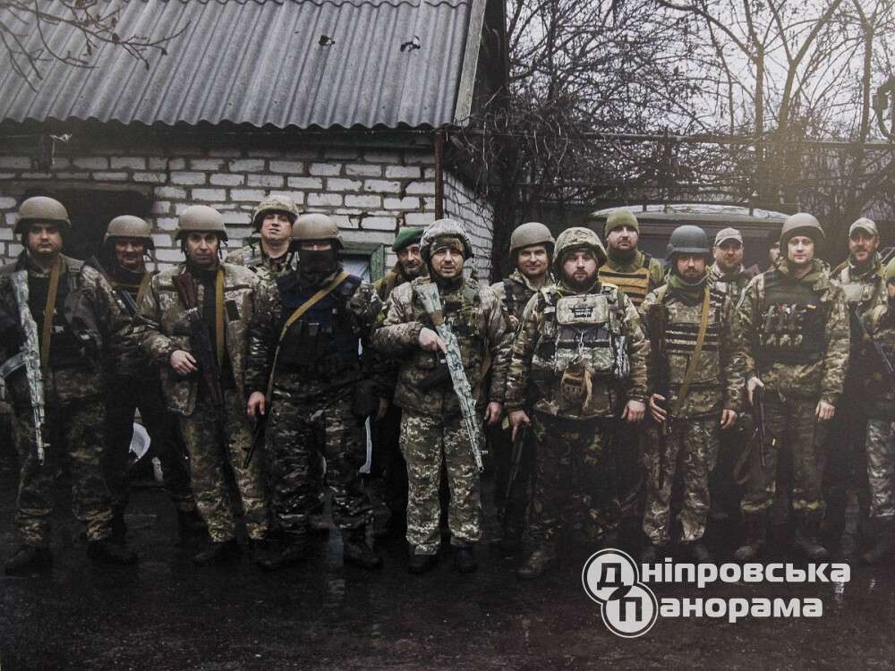 Фотокор показав мешканців Дніпра, які захищають Україну