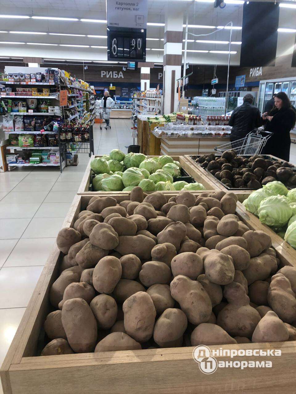 велетенська картопля у супермаркеті Дніпра