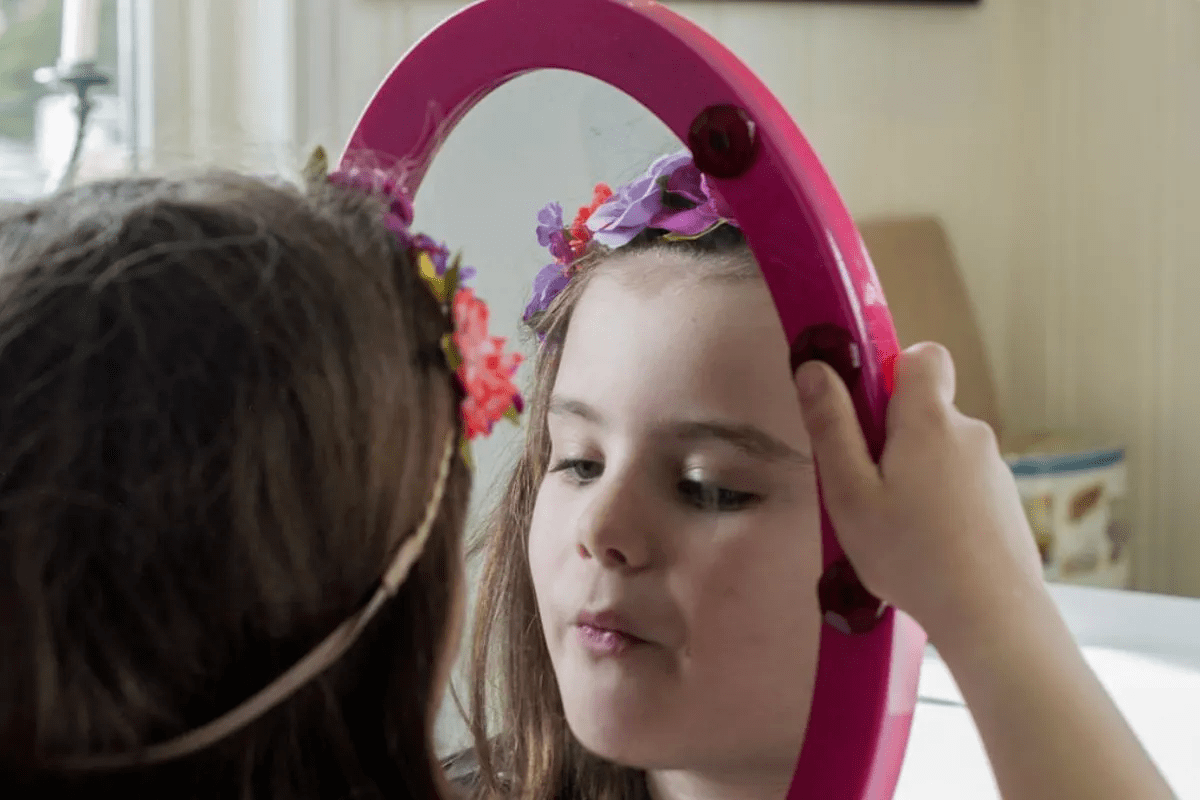 Почему на Руси детям до года запрещали смотреть в зеркало