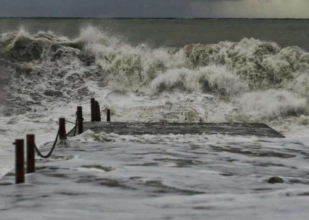 шторм на азовському морі