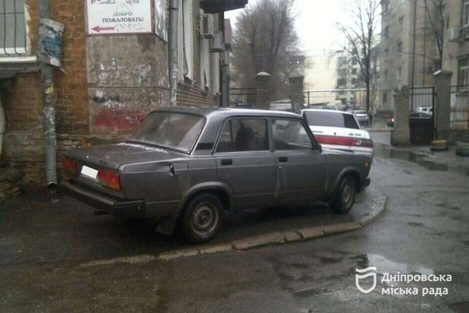 порушники паркування Дніпро