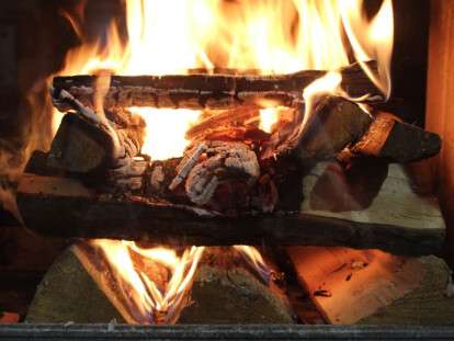 горять дрова