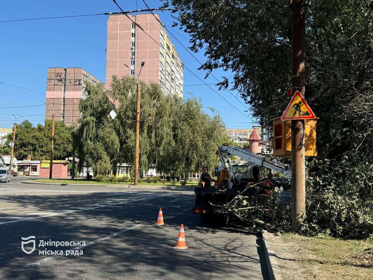 У Дніпрі на ж/м Калинівський стартує масштабний ремонт мережі зливової каналізації. Рух по кільцю буде перекрито (схема об'їзду)