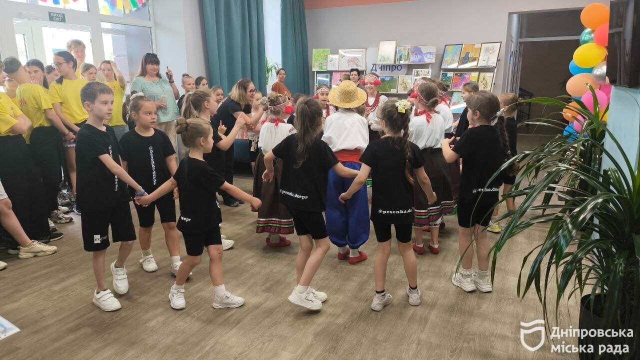 у Дніпрі працюють 16 позашкільних майданчиків з гуртками та укриттями