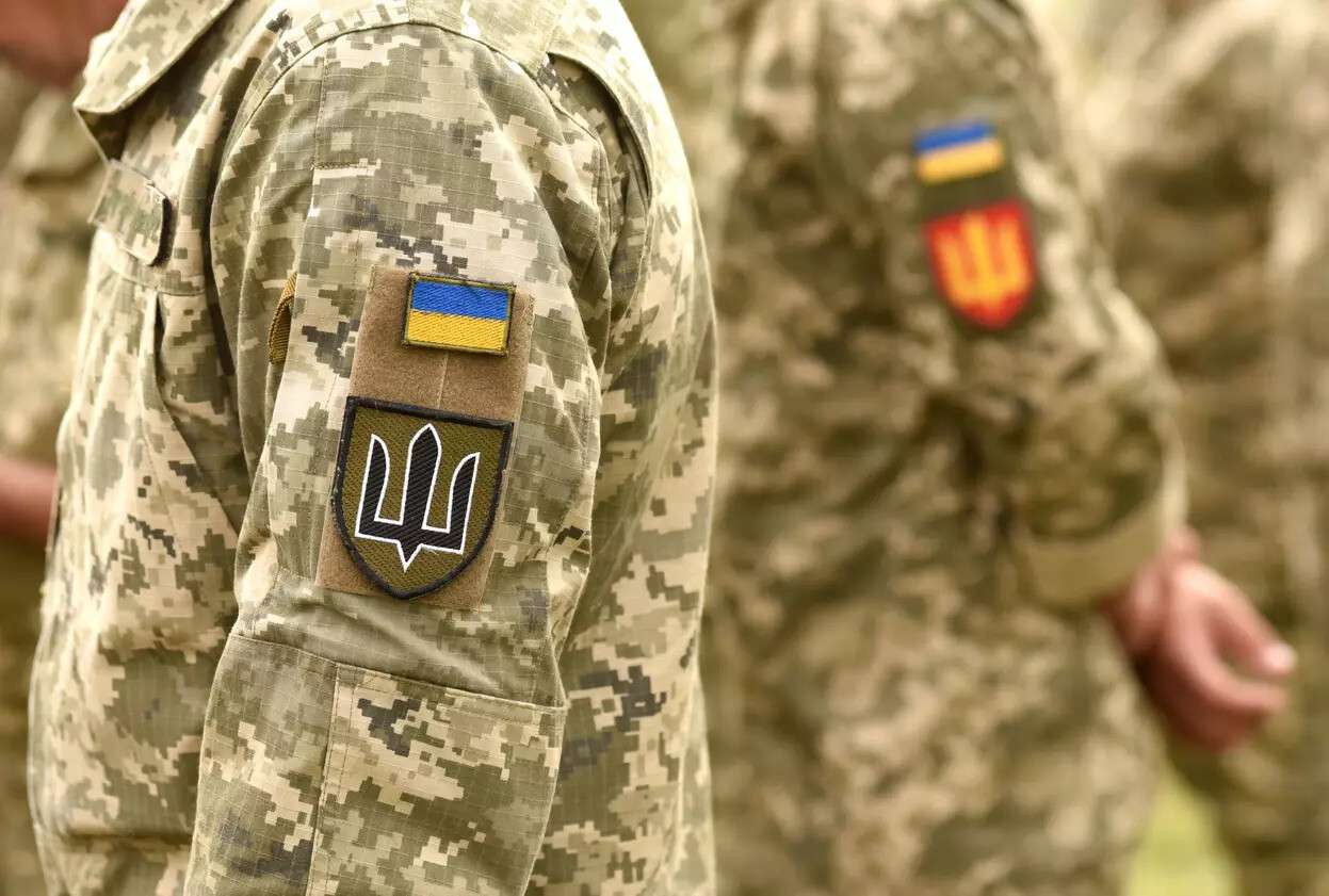 военн