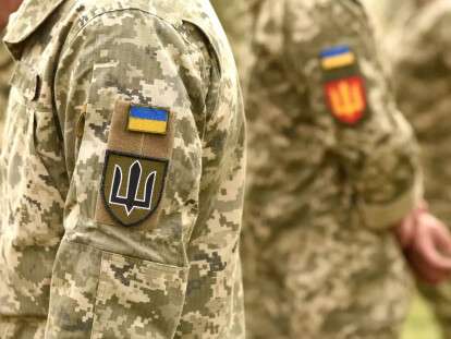 военн