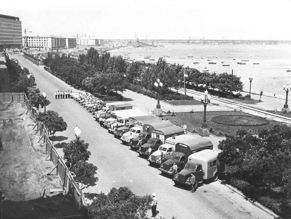 залі